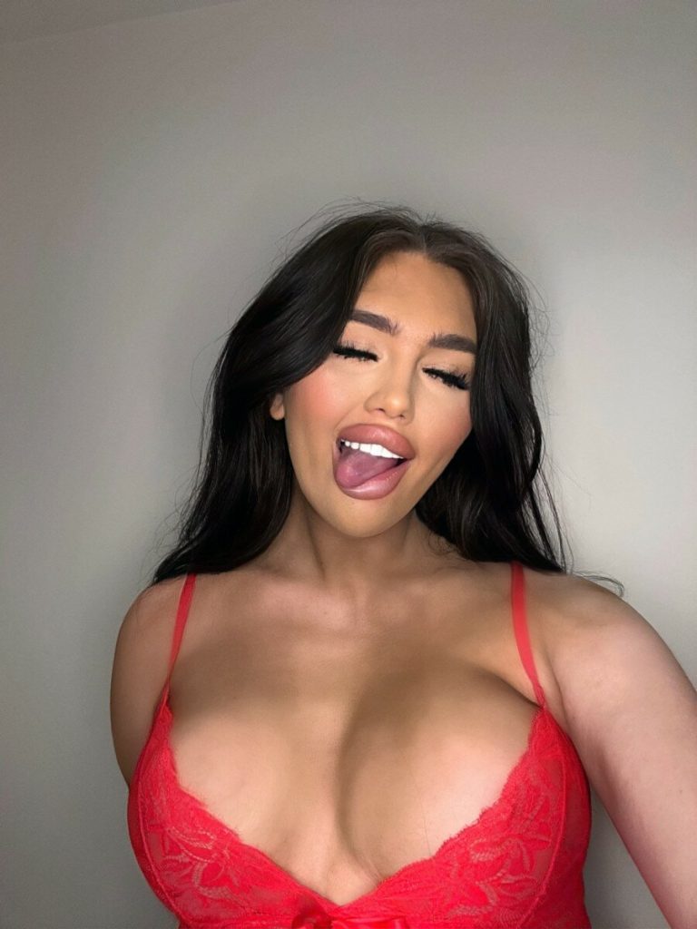 chloe elizabeth large 1 768x1024