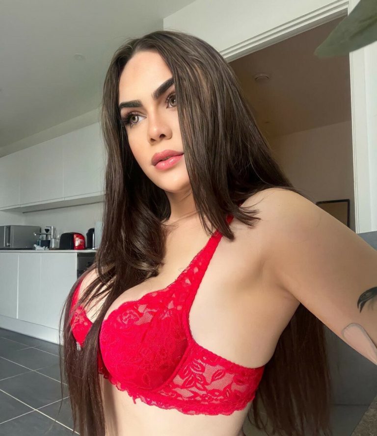 sabrinna large 768x889